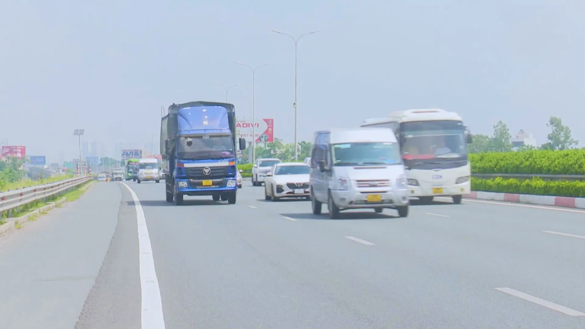 Đảm bảo an toàn giao thông khi phân làn trên cao tốc